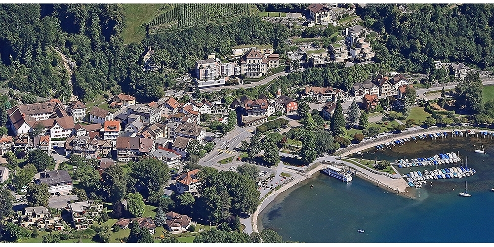 Teile des Städtchens und Hafen von Weesen.