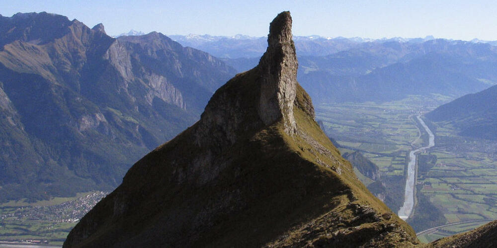 Der Rhein im Tal zwischen Maienfeld GR und Bad Ragaz SG soll für 76 Millionen Franken renaturiert werden. Das Projekt nahm nun eine weitere Hürde. (Archiv)
