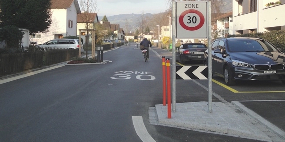 Bei den fünf Einsprachen mit 94 Mitunterzeichnern wurde meist die Sinnhaftigkeit verkehrsberuhigender Elemente, v.a. der «Eingangstore», bemängelt. (Themenbild)