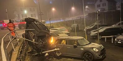 Bei einem Selbstunfall mit einem Auto ist am Samstagmorgen in Birmensdorf ein hoher Sachschaden entstanden. Verletzt wurde dabei laut Polizei niemand.