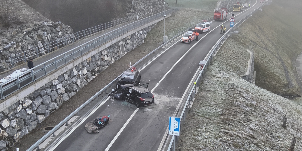 Am Samstagnachmittag ereignete sich auf der Strasse zwischen Ebnat-Kappel und Wattwil eine Frontalkollision.nfall.