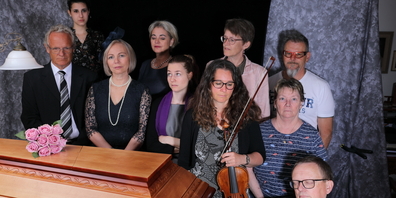 Die Theaterzone Wil erhält für die Aufführung des Stücks «Mordsbeerdigung» 2000 Franken.