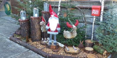 Die Christbaumkäufer wurden durch einen Wichtel freundlich empfangen