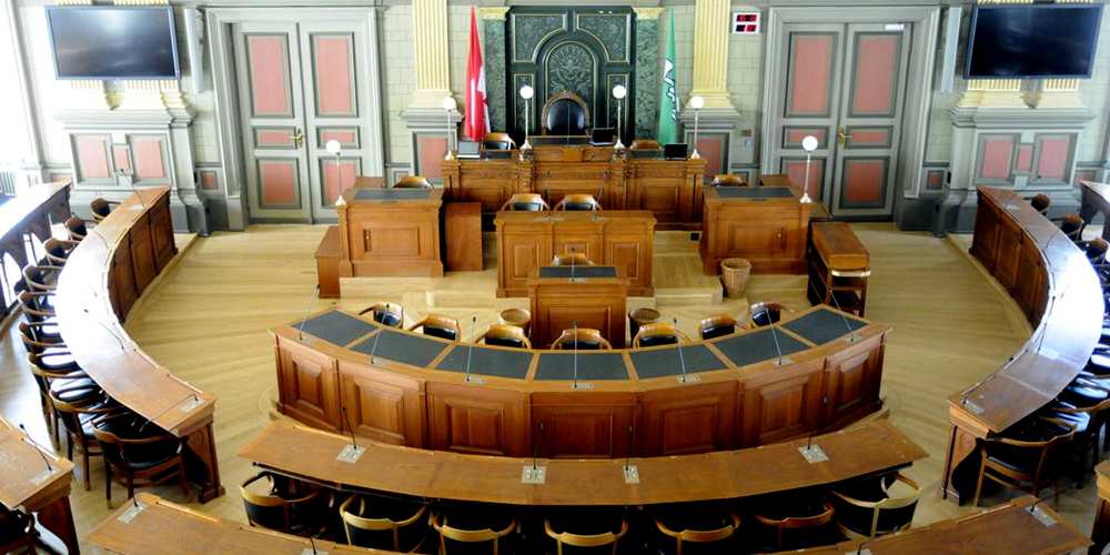 Ausführliche Abklärungen haben ergeben, dass die Risse im Kantonsratssaal nicht gefährlich sind.