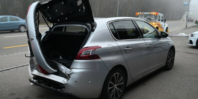 Der Sachschaden beläuft sich auf rund 10'000 Franken.