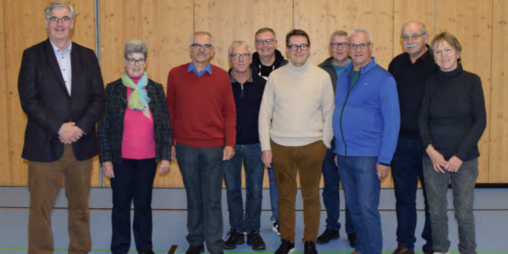 Mit vereinten Kräften: Das OK des 26. Eidg. Armbrustschützenfestes in Weesen (v.l.n.r.): Co-Präsident, Marcel Benz; Rita Leuenberger, Ressort Festwirtschaft; Ernst Zellweger, Co-Präsident;  Hans Streuli, Ressort Auswertung; Urs Heeb, Ressort Schiesswesen; Ehrenpräsident, Ständerat  Benjamin Würth; Stefan Büsser, Ressort Verkehrssicherheit; Bruno Broger, Ressort Festwirtschaft; Hansruedi Fischer, Ressort Infrastruktur und Gabi Heussi, Ressort Medien/Presse.