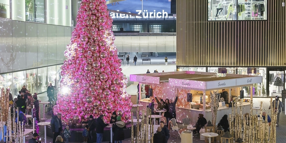 Der Circle beim Flughafen präsentiert sich derzeit als Weihnachtsdorf.