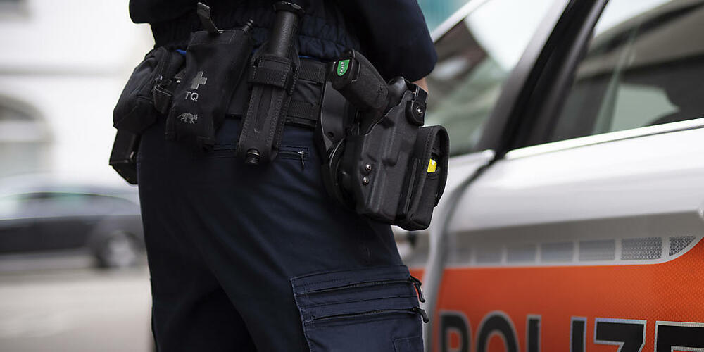 Die Kantonspolizei St. Gallen hat am Sonntagabend in Goldach einen 20-jährigen Autofahrer wegen überhöhter Geschwindigkeit angehalten. (Symbolbild)