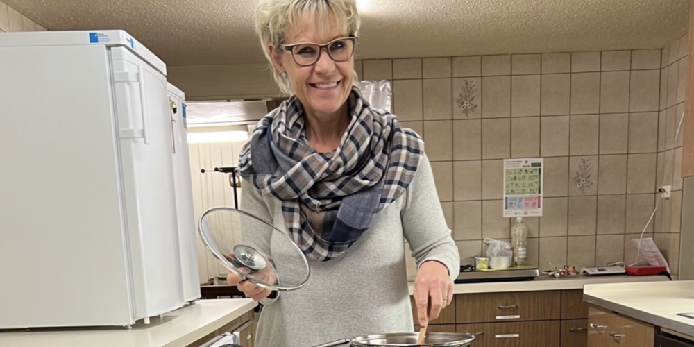 Prisca Rotach darf ab sofort mit einem neuen Herd kochen, dank einer grosszügigen Spende.