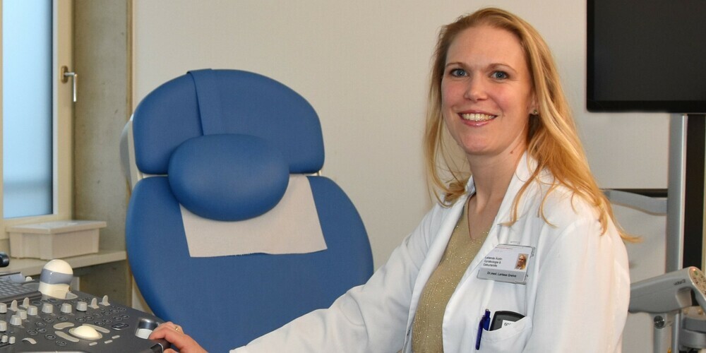 Neben der frauenärztlichen Behandlung und der Geburtshilfe bietet Dr. med. Larissa Greive in der Praxis für Gynäkologie & Geburtshilfe im Spital Wil Sprechstunden im Bereich Kin- der- und Jugendgynäkologie an.