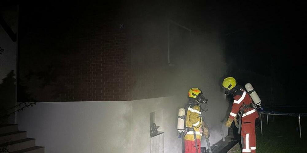 Beim Brand eines Einfamilienhauses in Wetzikon am frühen Donnerstagmorgen zog sich ein Bewohner des Hauses lebensgefährliche Verletzungen zu.