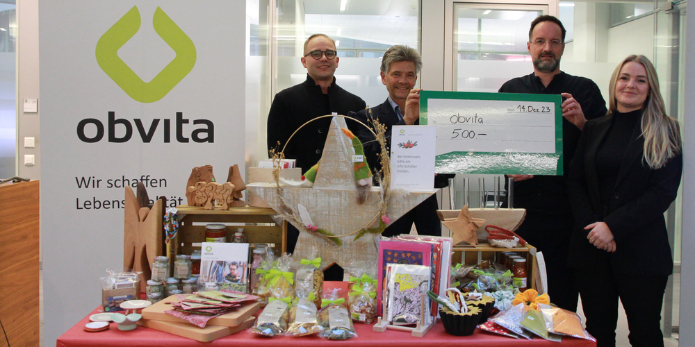 v.l.: Laura Lavanga, Teamleiterin Privatkunden der SGKB- Niederlassung St.Gallen und Christoph Tobler, Co-Geschäftsleiter obvita