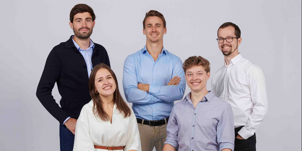 Das Team von askEarth: Gaetan Petit, Nina Walker, Manuel Gerold, Simon Gruening und David Berger