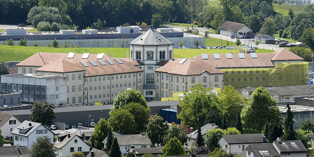 Der Mann wurde tot in seiner Zelle in der Justiz- und Strafvollzugsanstalt (JVA) Lenzburg aufgefunden. 