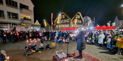 20. Weihnachtssingen am 23. Dezember 2023 auf dem Dorfplatz in Oberuzwil.