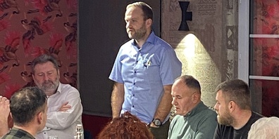 Bernhard Aggeler, als Schiedsrichter nach 19 Jahren zurückgetreten,  wurde geehrt