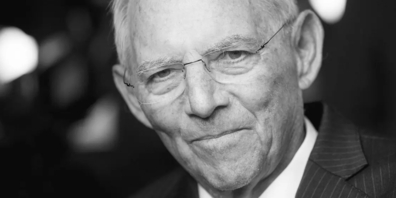 Seit dem Attentat eines geistig verwirrten Mannes auf ihn im Oktober 1990 sass Wolfgang Schäuble im Rollstuhl, seine politische Karriere ging aber weiter.