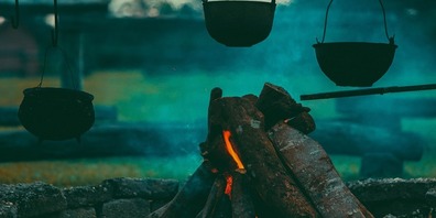 An Raunächten wird oft ein Feuer angezündet. (Symbolbild)