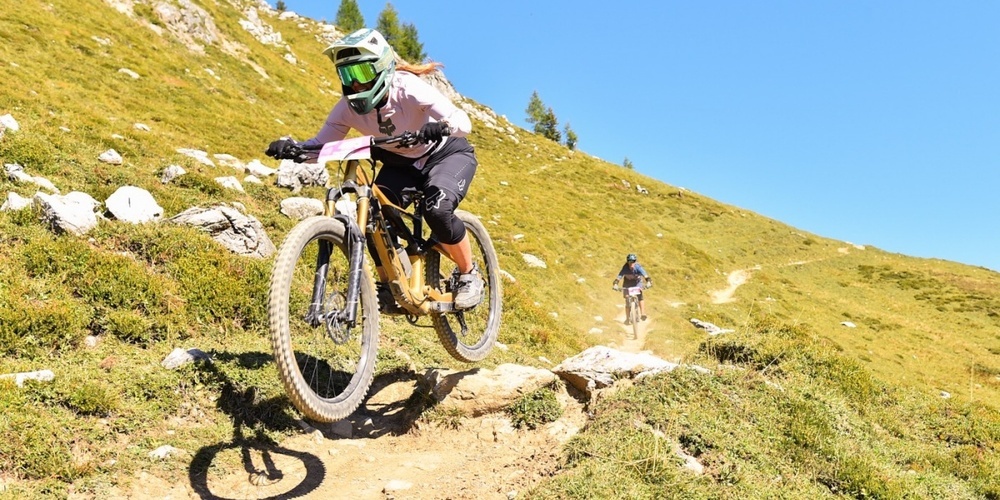 Am Mondraker Enduro Team werden noch Damen-Zweierteams gesucht.