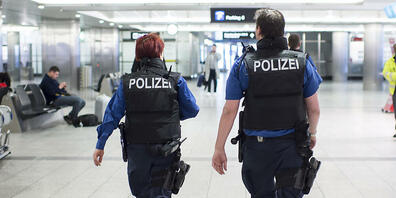 Die Zürcher Polizei hat am Flughafen einen mehrfachen Gepäckdieb geschnappt. (Symbolbild)