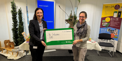 Von Links: Bettina Pfäffli, Leiterin Niederlassung St.Galler Kantonalbank St.Gallen-Neudorf, Natalie Keinath, Bereichsleiterin Arbeit Viv. Imboden