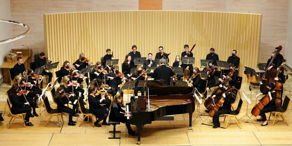 Die brasilianische Pianistin Ivani Venturieri spielt Schumanns Klavierkonzert