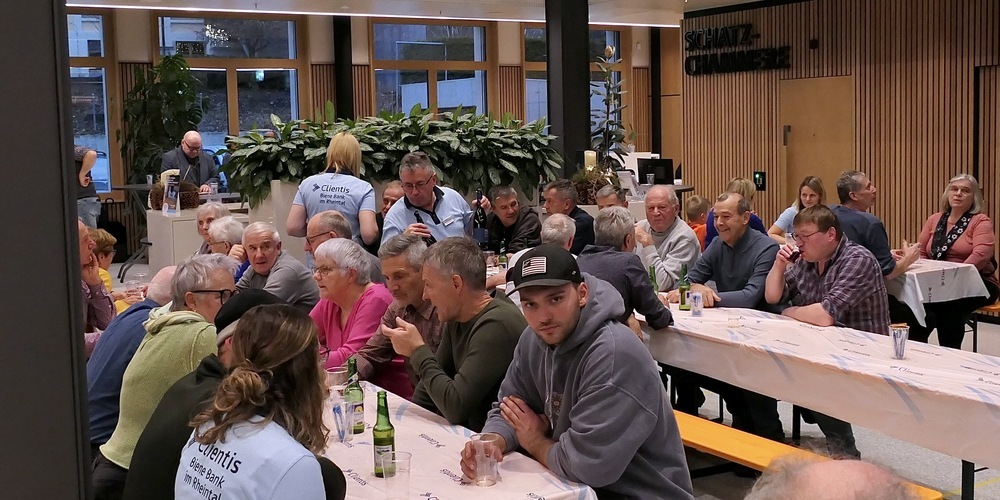 Die im Foyer der Bank aufgestellten Tischgarnituren waren den ganzen Tag über sehr gut besetzt
