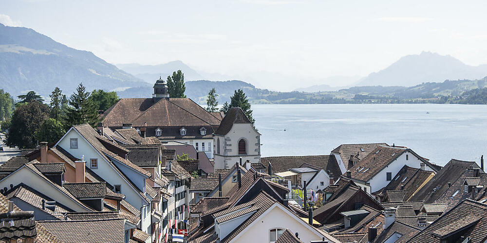 An einer privaten Party in der Stadt Zug (Bild) konsumierten drei Personen Hasch-Brownies, welche ihnen nicht gut bekamen. (Archivbild)