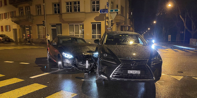 Beide Autos wurden abgeschleppt.