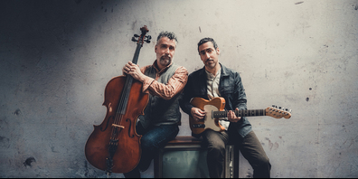 Roman Riklin (l.) und Daniel Schaub sind seit 2020 als Duo mit «innovativer Musik-­Comedy» unterwegs. Ihre Songtexte gehen von witzig bis tiefgründig.