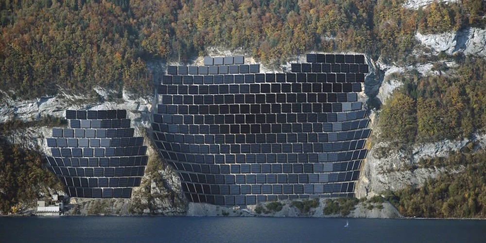 Frühere Visualisierung des wieder aus der Schublade geholten Photovoltaik-Projektes «Felsenstrom» zwischen Betlis und Quinten, das die Gemeinde Amden betrifft.