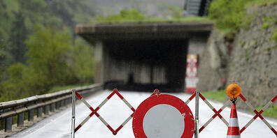 Die Strasse zwischen Martina GR und der österreichischen Landesgrenze bleibt weiterhin gesperrt. (Symbolbild)