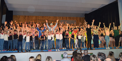 Jung und Alt kommen beim Schauturnen des STV Kriessern auf ihre Kosten.