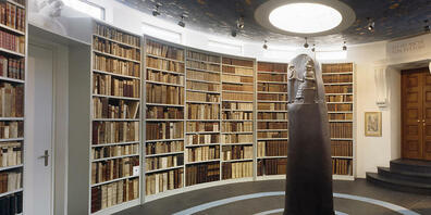 Die Forschungsbibliothek Werner Oechslins in Einsiedeln umfasst eine umfangreiche Büchersammlung. (Archivbild)