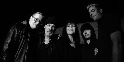 Die Rockband "a beautiful mind" mit Frontfrau Andrea Bättig bei einem Konzertauftritt.