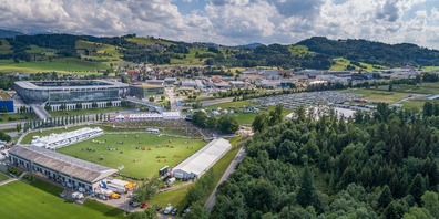 Dunkle Regenwolken über dem Gelände des CSIO St. Gallen.