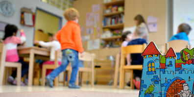 In der familienergänzenden Kinderbetreuung steht in Graubünden 2024 ein Systemwechsel an. Angebote in einkommensschwachen Regionen werden gestützt, Eltern stärker unterstützt. (Symbolbild)