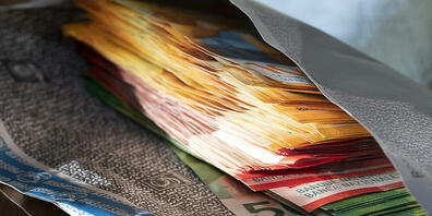 Kurz nach der Geldübergabe klickten die Handschellen. (Symbolbild)