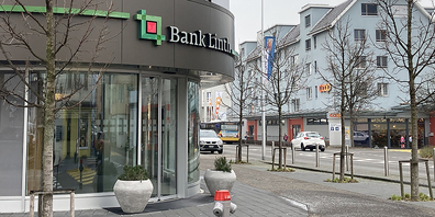 Alle Filialen der damaligen Bank Linth wurden bis vor wenigen Jahren aufwändig erneuert und mit exklusivem Design ausgestattet. Nun werden viele geschlossen, so in Siebnen (Bild).
