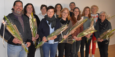 Von Links: Sandro Hess, Nina Hutter, Martina Heeb, Monika Gasser, Sara Erni (alle 10 Jahre), Claudia Zellweger (30 Jahre), Alex Gächter (20 Jahre), Tanja Tuor (10 Jahre), Karin Baumgartner, Monika Vogt (beide 20 Jahre) und Corona Cecchinato 40 Jahre.