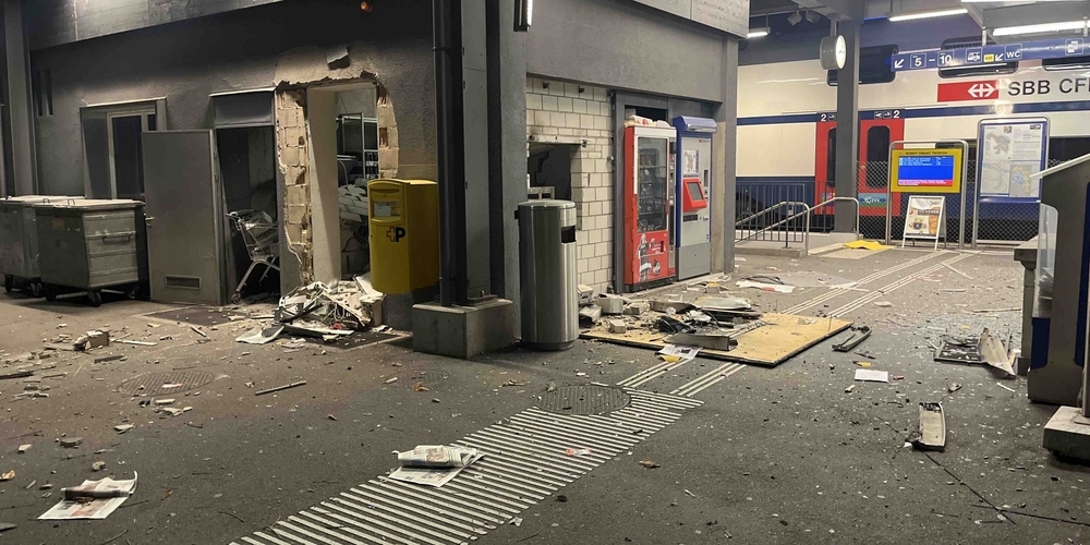 Durch die Detonation entstand Sachschaden im Wert von mehreren hunderttausend Franken. Die Kapo sucht nach Hinweisen zur Täterschaft.