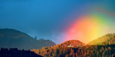 Aussergewöhnlicher Regenbogen – fotografiert von Nuolen aus. 