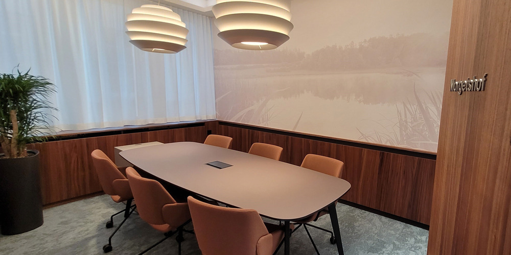 Der Umbau der Ersparniskasse Schaffhausen ist fertiggestellt. So sieht das frisch renovierte Sitzungszimmer Morgetshof aus.