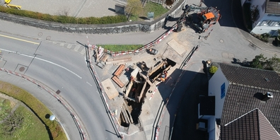 An dieser Stelle der Kanalisation an der Oberseestrasse in Schmerikon wird ein Bypass als Sofortmassnahme gesetzt. (Archivbild)