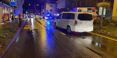 Die Mutter und ihr Sohn wurden mit leichten Verletzungen zur Kontrolle ins Spital gebracht.