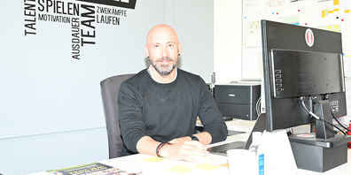 Jakob Turgut in der Geschäftsstelle in Jona.