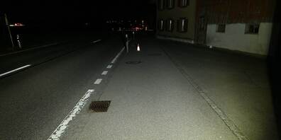 Beim Unfall verletzte sich ein Velofahrer unbestimmt.