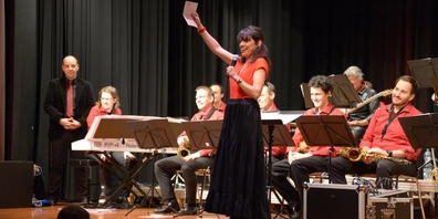 Mit viel Charme und Humor führte Betty Florez, Sängerin der Big Band No Limits, durch den Abend.
