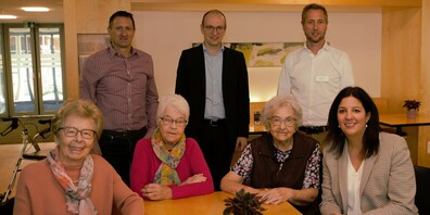Hoher Besuch im Solino: Laura Bucher (unten rechts) im Austausch.