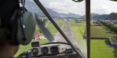 Ein Pilot 2017 bei der Landung in Kägiswil. (Archivaufnahme)